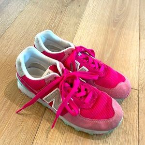 Hot pink New Balance children’s barely worn tennis shoes.